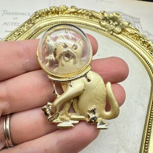 Vintage Gold Tone Danecraft Kitty Cat Fish Dome Bowl Brooch Pin